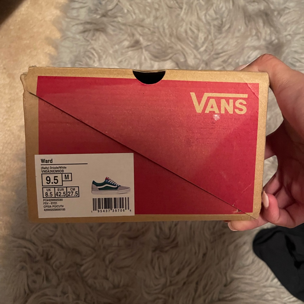 Men’s Vans Size 9.5 never worn